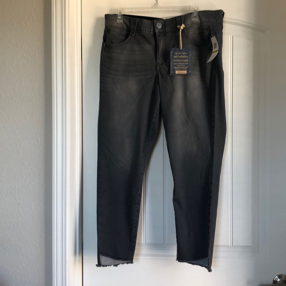 Democracy Petite Ankle “Ab”solution jeans